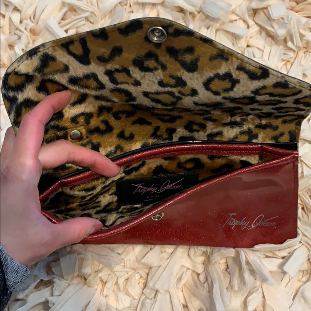 Clutch - Picture 3 of 3